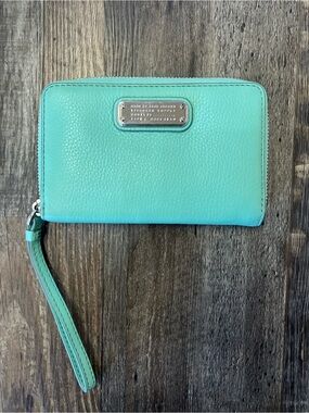 Marc by Marc Jacobs Classic Q Wingman Zip-Around Wristlet Wallet